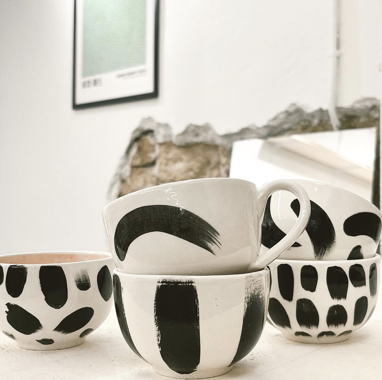 five black and white mugs